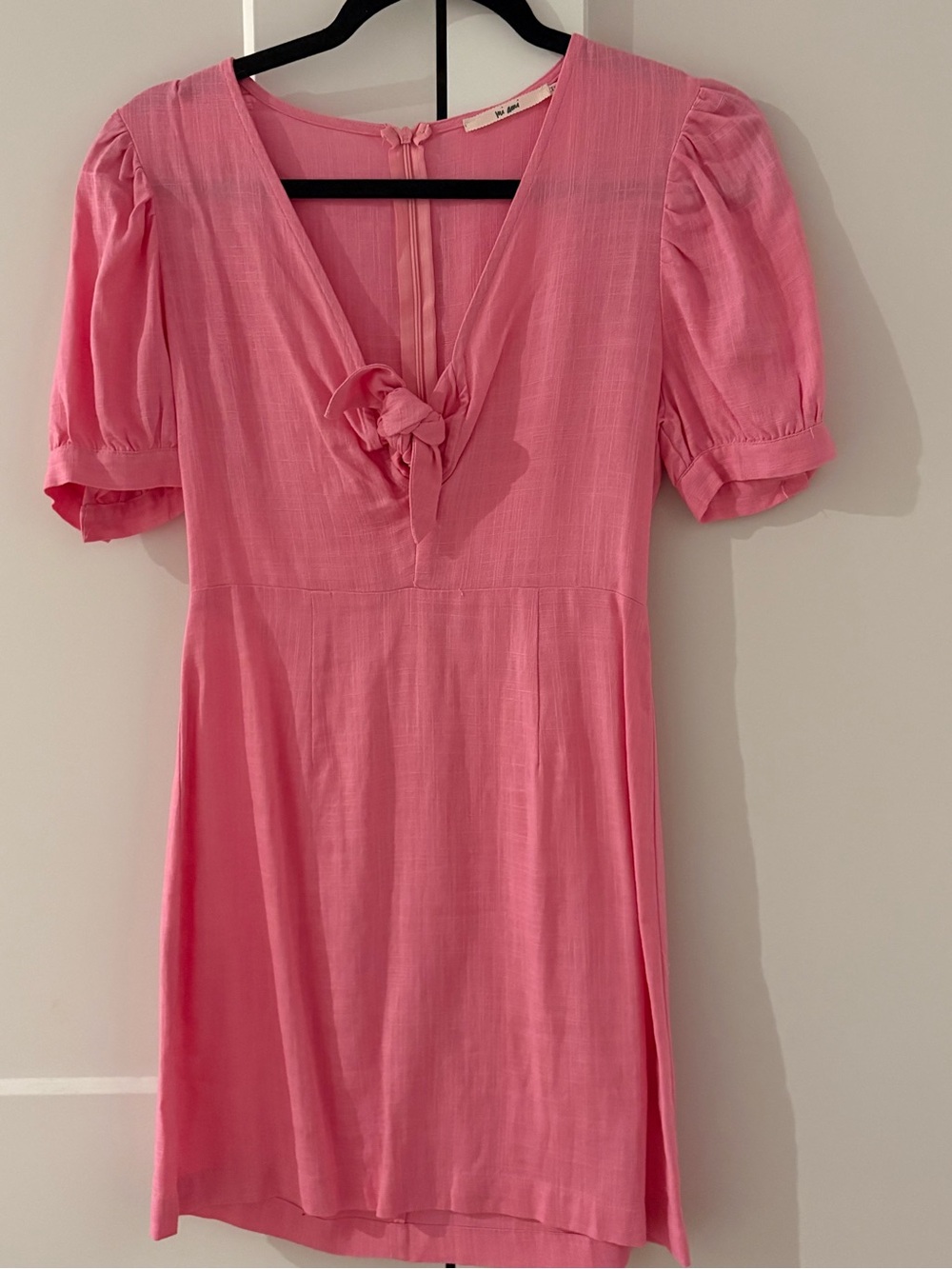 Pink short sleeve linen dress with keyhole front bow